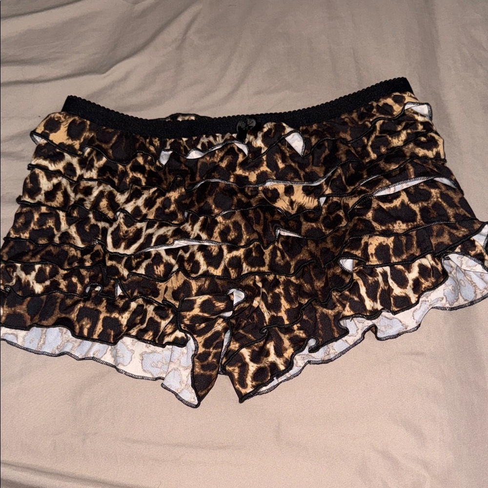 Leopard Print Ruffle Shorts - Picture 2 of 2